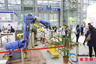 第六屆中國電子信息博覽會開幕 逾5000件科技新品亮相深圳